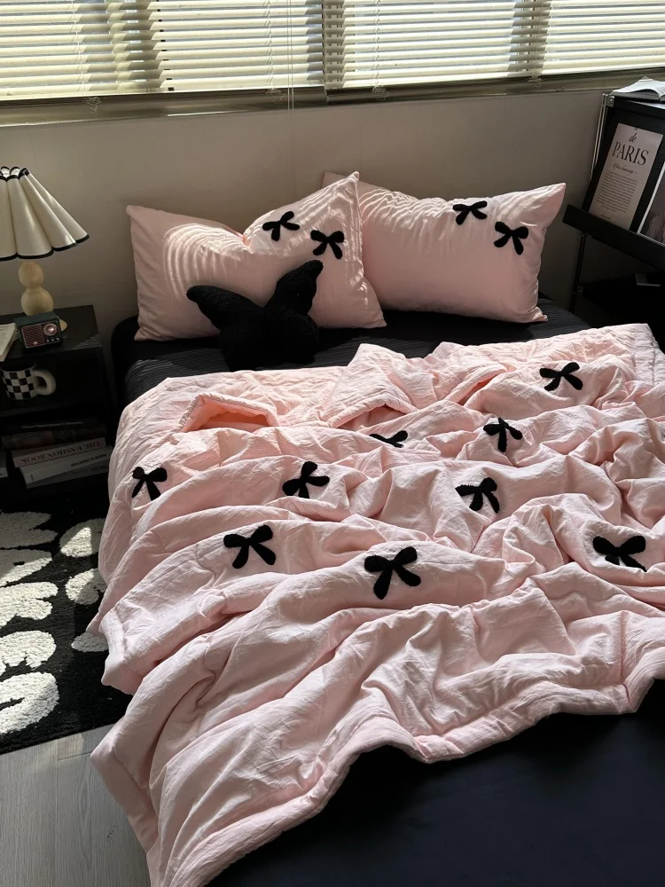 少女向けピンク×ブラックリボン刺繍冷却カバー：夏キャンプでの快適性を実証