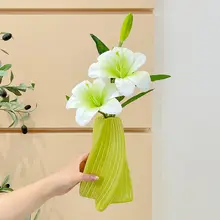 高級感溢れる陶製花瓶入りフェイクユリフラワー【インテリア装飾・リビング用】