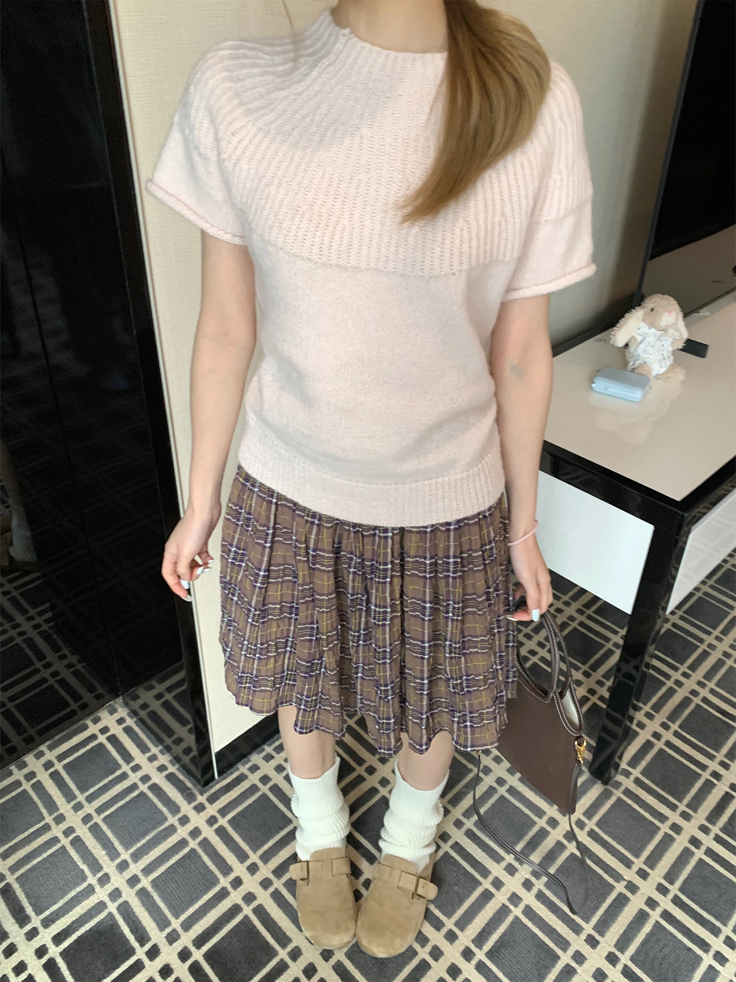 20代後半から30代女性にこそおすすめ！春のカジュアルファッションで「どうやってチェック柄のフレアスカートを選ぶか？」