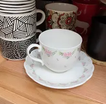 フラワーデザインのカフェマグカップ【ピンク・グリーン・チューリップ柄】