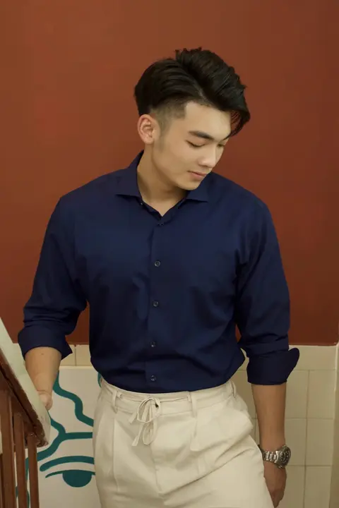 高級通勤用 メンズ長袖シャツ【抗皺テクノロジー・透 breathable・シンプルデザイン】