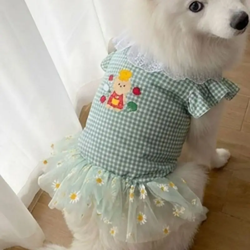可愛いデザインの犬用ドレス：中型・大型犬対応のチュールスカートで四季を楽しむ