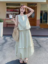 浅い黄色のフレンチスタイル通勤コーディネート【したデザイン・ノースリーブベスト・フレアスカート】（セットアップ対応）