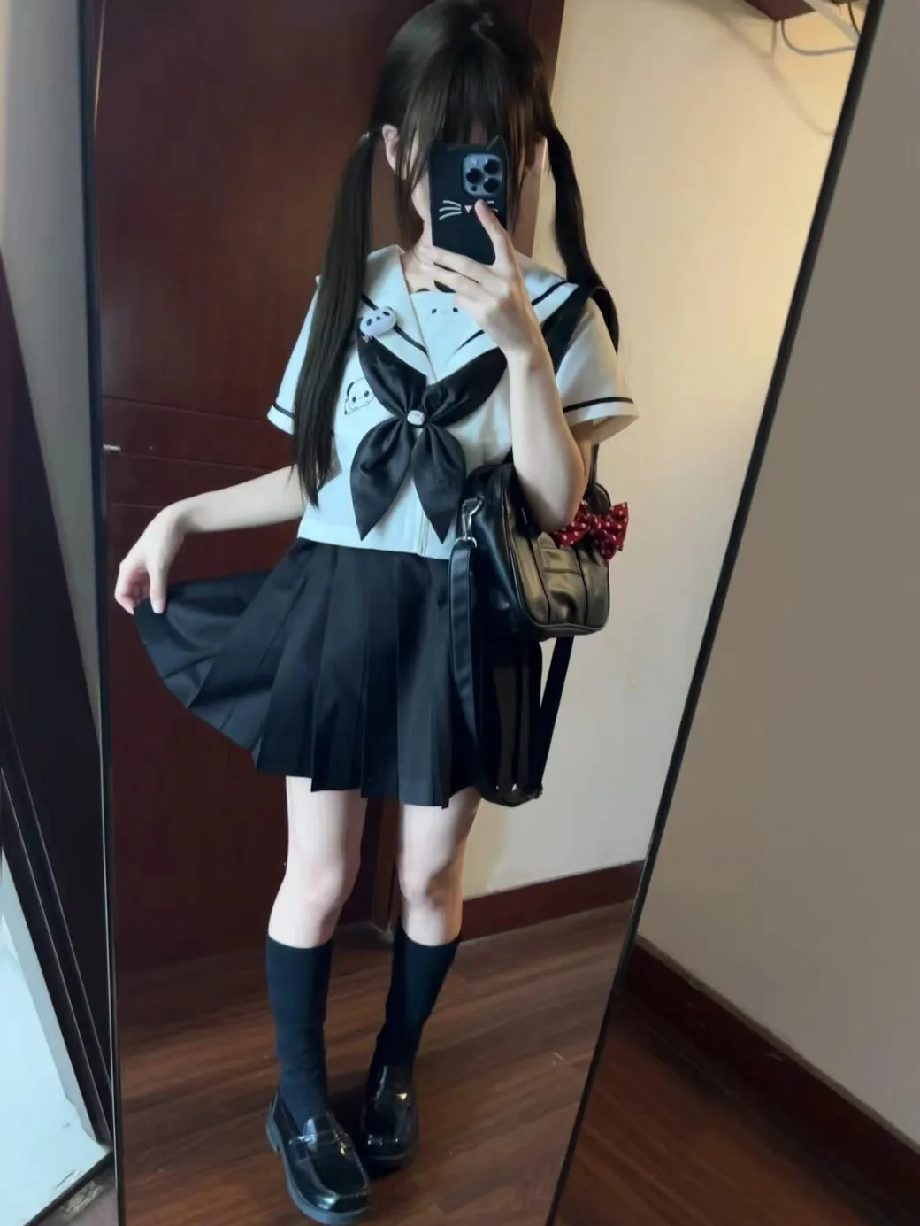 ハンサムショートワンピースはどんな感じ？幼萌系のセーラー服が実は最強の通勤・日常スタイルに！