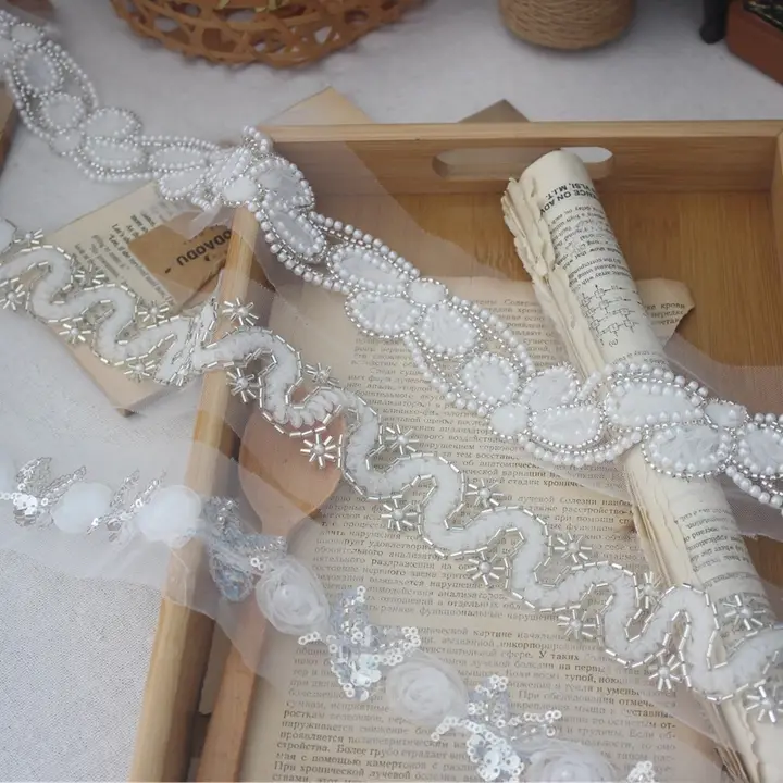 立体的な装飾用ビーズとレースの素材【DIY 婚礼用ヴェール向け】