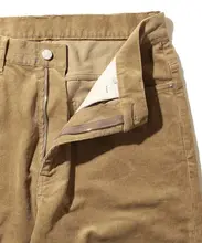 スリムシルエットのコーデュロイパンツ【合わせやすい・脚を美しく見せる】