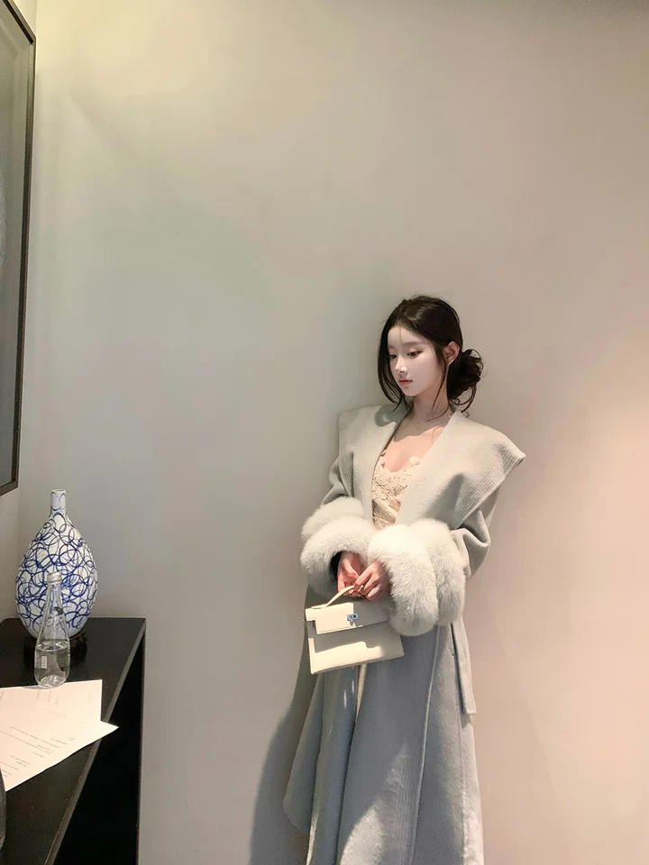 豪華なデザイン！オーストラリアウールと本物の狐毛のリバーシブルコート 【極上の柔らかさ・アウター・ダブルフェイス】