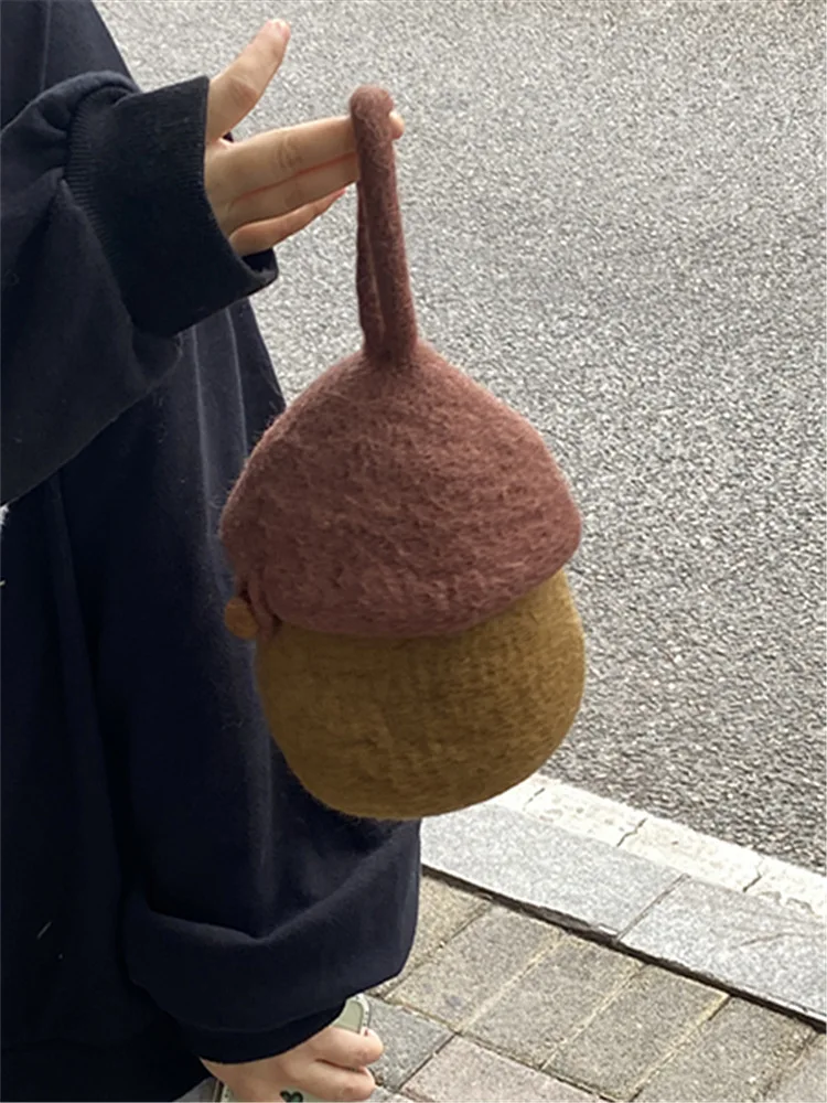 敬老の日プレゼントとしての手作り羊毛フェルトバッグ：親子で作る栗のデザインハンドバッグの実用性と価格分析