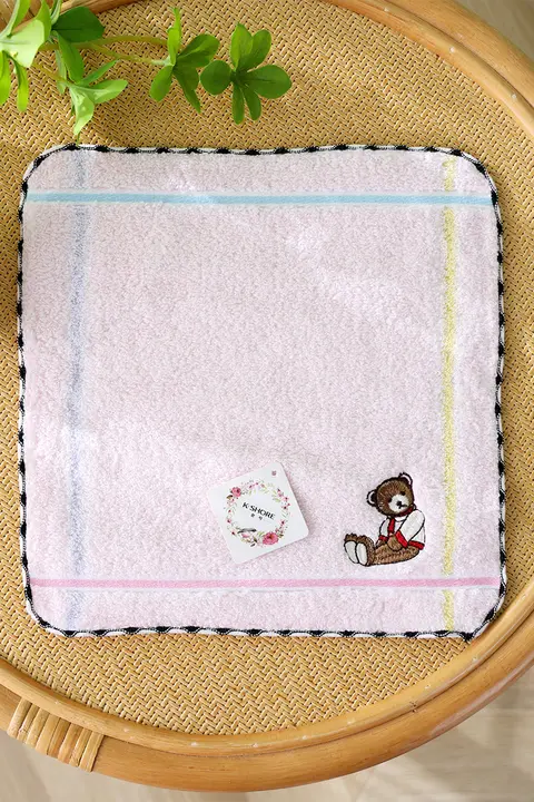可愛らしいデザインの赤ちゃん用口水巾【純綿・正方形・洗顔にも使用可】（セットアップ対応）