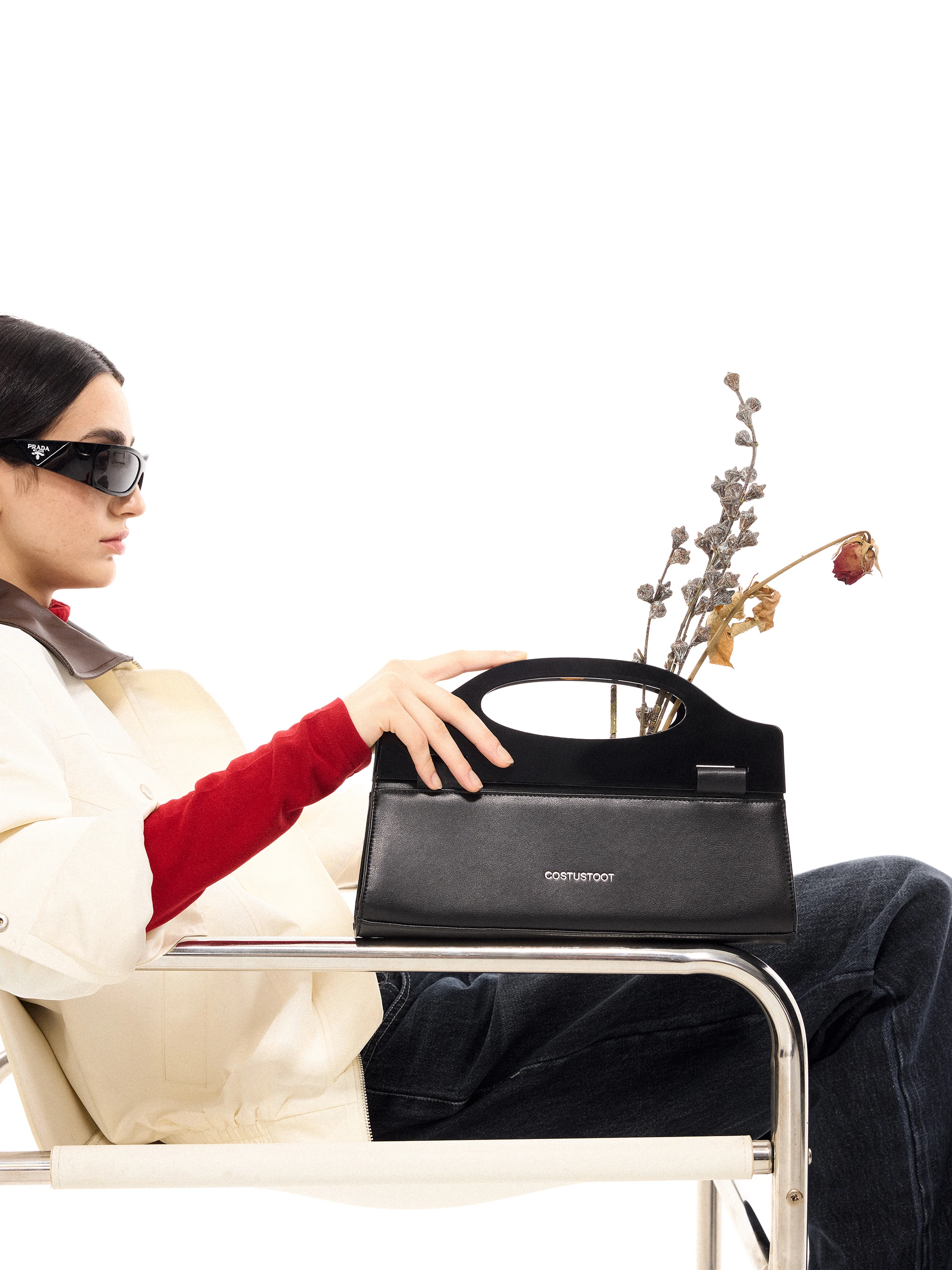 通勤に最適なショルダーバッグとハンドパック、どちらがおすすめ？40代の普段使いにぴったりな軽いA4バッグの選び方