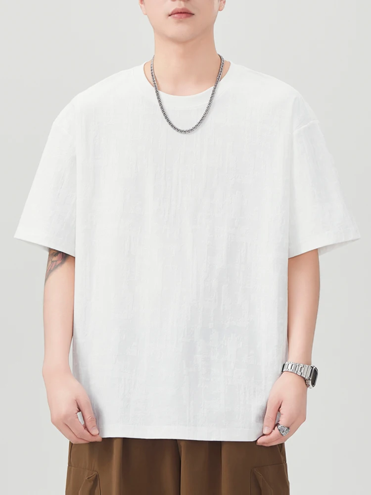 メンズ半袖Tシャツは、どう選ぶべきか？夏の日常に合う「ゆったりで通気性の良い」アイテムの選び方