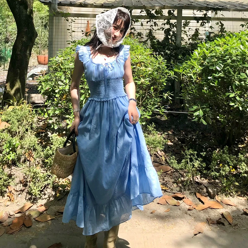 腰にリボンをつけるドレスは、本当に通勤に合うの？