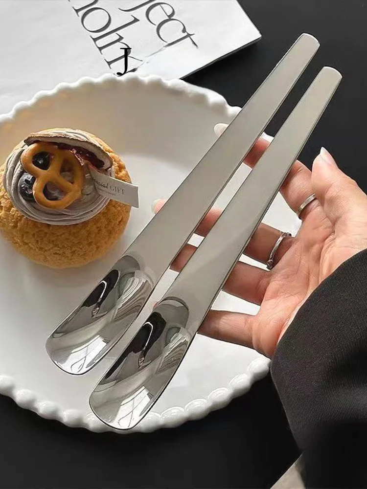 スプーン下持ちが本当に必要なのか？デザートシーンで変わる暮らしの質感とは