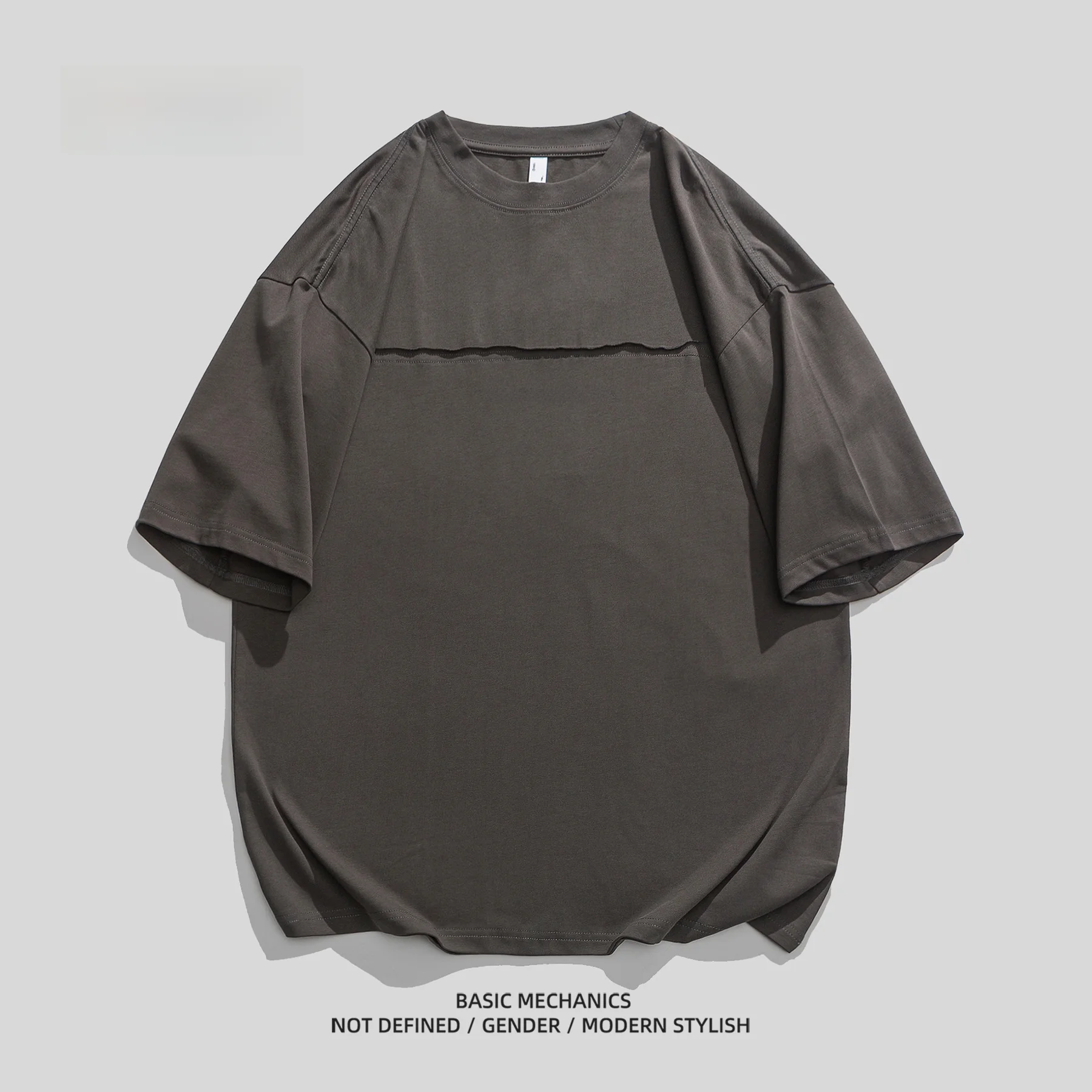 緑のTシャツを選ぶべきなのか？実は、これ1着で通勤から夜の散歩までを救う