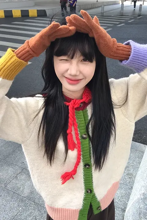 トレンディなカラーコンビネーションの長袖ニットカーディガン【感・柔らかな肌触り】