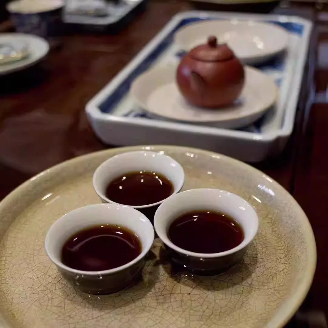 金沢棒茶を選ぶべきか？それとも、武夷山の老岩茶が本当の味を届ける？