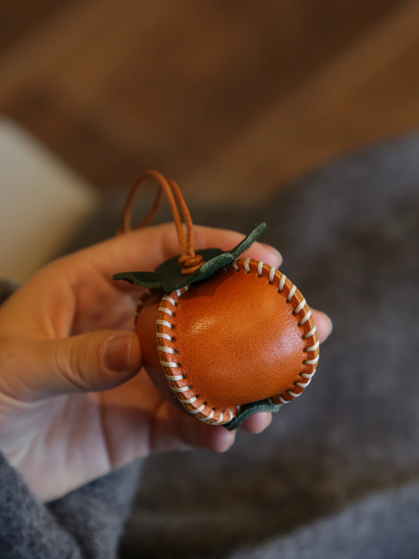 漫色真皮ミニ柿型キーリング：アンティークスタイルの手作り牛革製品