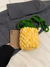 手作りのかぎ針編みウールフルーツバッグ