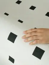 デザイナーオリジナルの異形カーペット【現代風・ストライプ・洗濯不要】