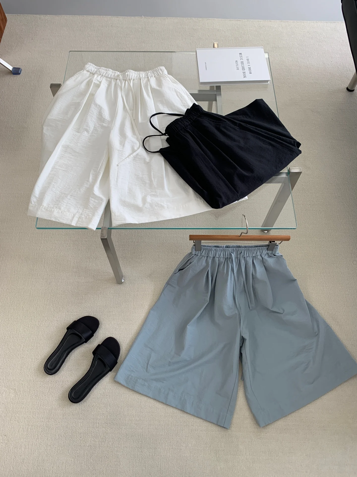 夏服コーデ 韓国で「清涼感」と「カジュアル」を両立するには？
