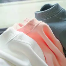 極上の柔らかさ！白色フリース長袖スウェットシャツ【男女兼用・厚手・シンプルデザイン】