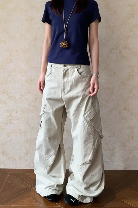 デザイン性の高いツータックワイドパンツ【男女兼用・カジュアル・機能的ポケット】（セットアップ対応）
