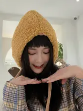 保温性と可愛さを兼ね備えたフェイクラムウール耳あて付き冬用帽子【ひも付き】