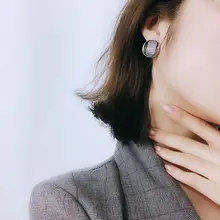 アクリル製シルバー調ピアス【韓国風・通勤スタイル・女性用・日常使いに最適】