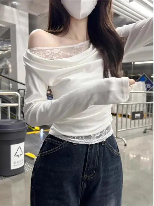 レース切替のオフショルダー長袖Tシャツ【白・フィット感・秋用】