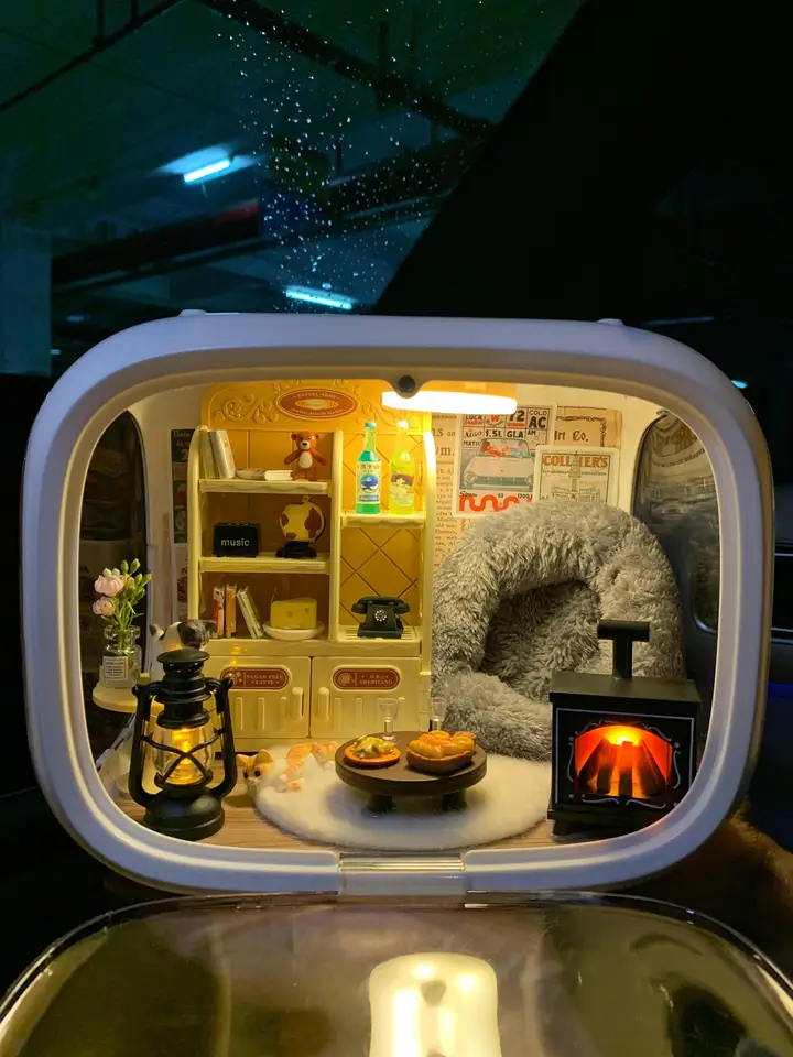 透明な展示ボックス【防塵・家庭用・DIY夜間照明・宇宙船デザイン】（セットアップ対応）