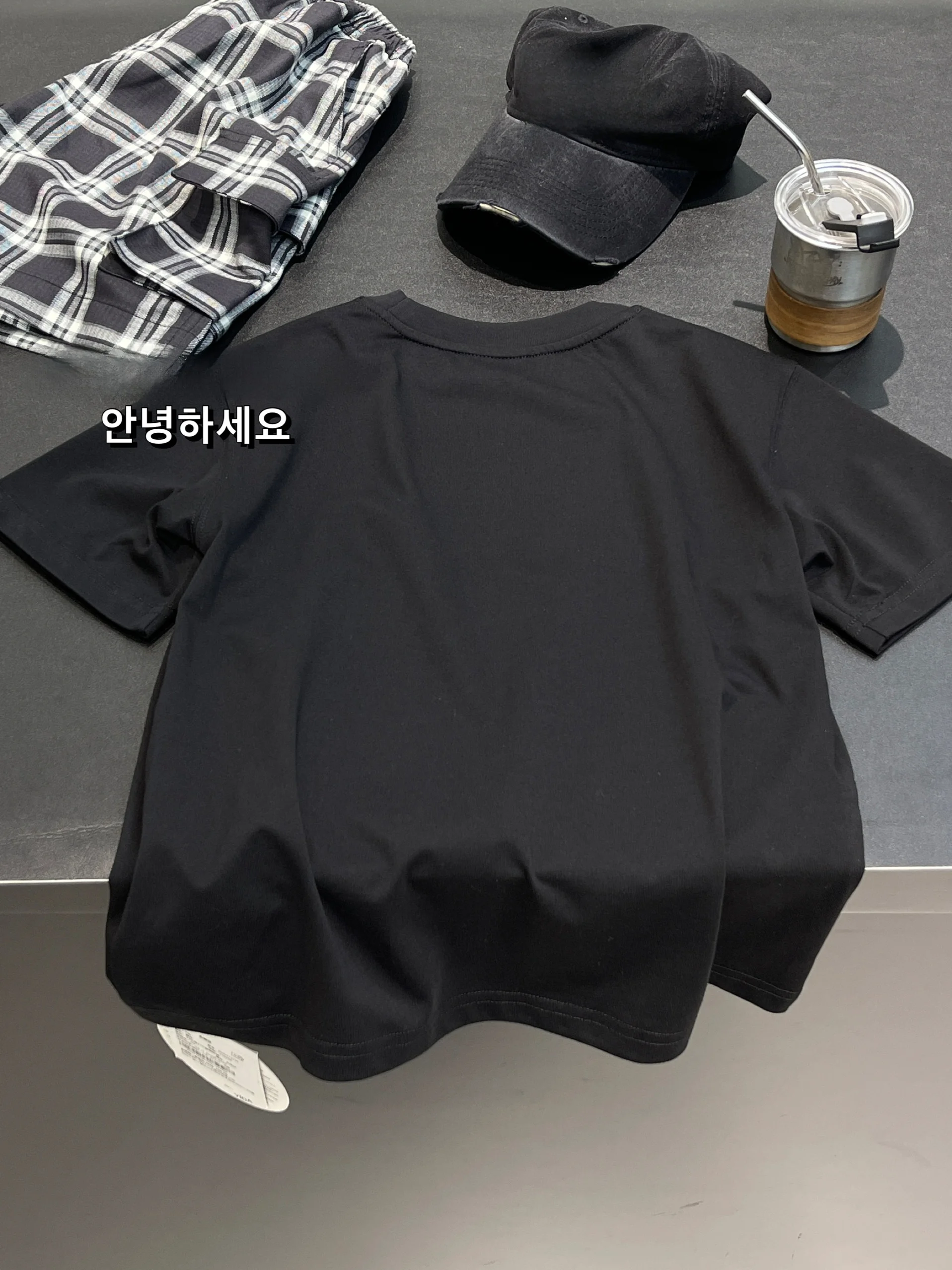 「tシャツ 小さい」はどうやって選ぶ？純綿のキラキラTシャツが解決する、通勤と夏の悩み