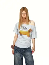 小犬プリントの斜め肩デザイン半袖Tシャツ【夏用・フィット・カジュアル】