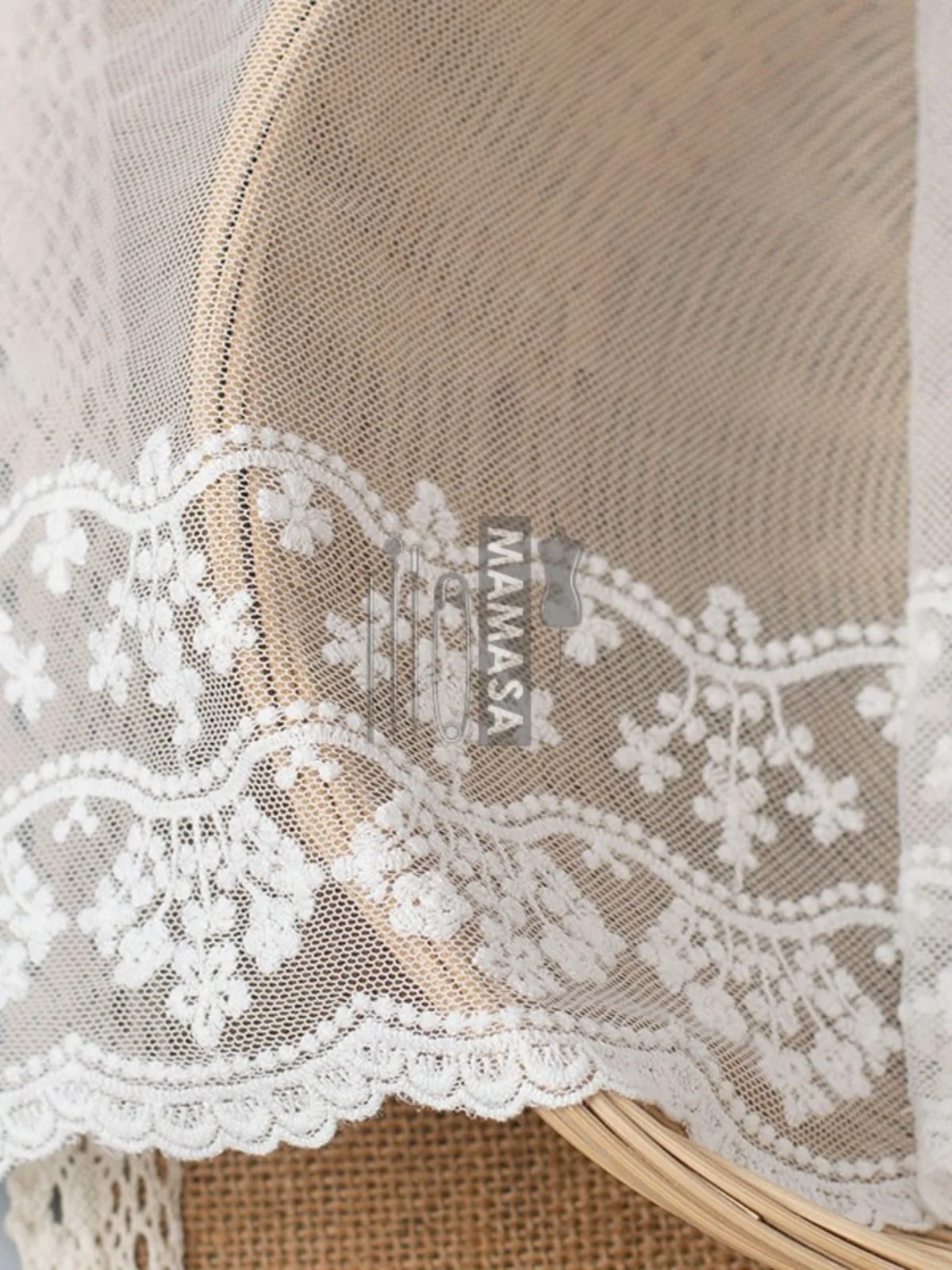 水仙花刺繍レーストリム：ワンポイント刺繍tシャツのデザインと実用性を解説