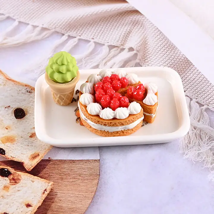 ミニチュアクリームケーキとアップルパイアイスクリームのジオラマ用小物【樹脂製・おもちゃ】（セットアップ対応）