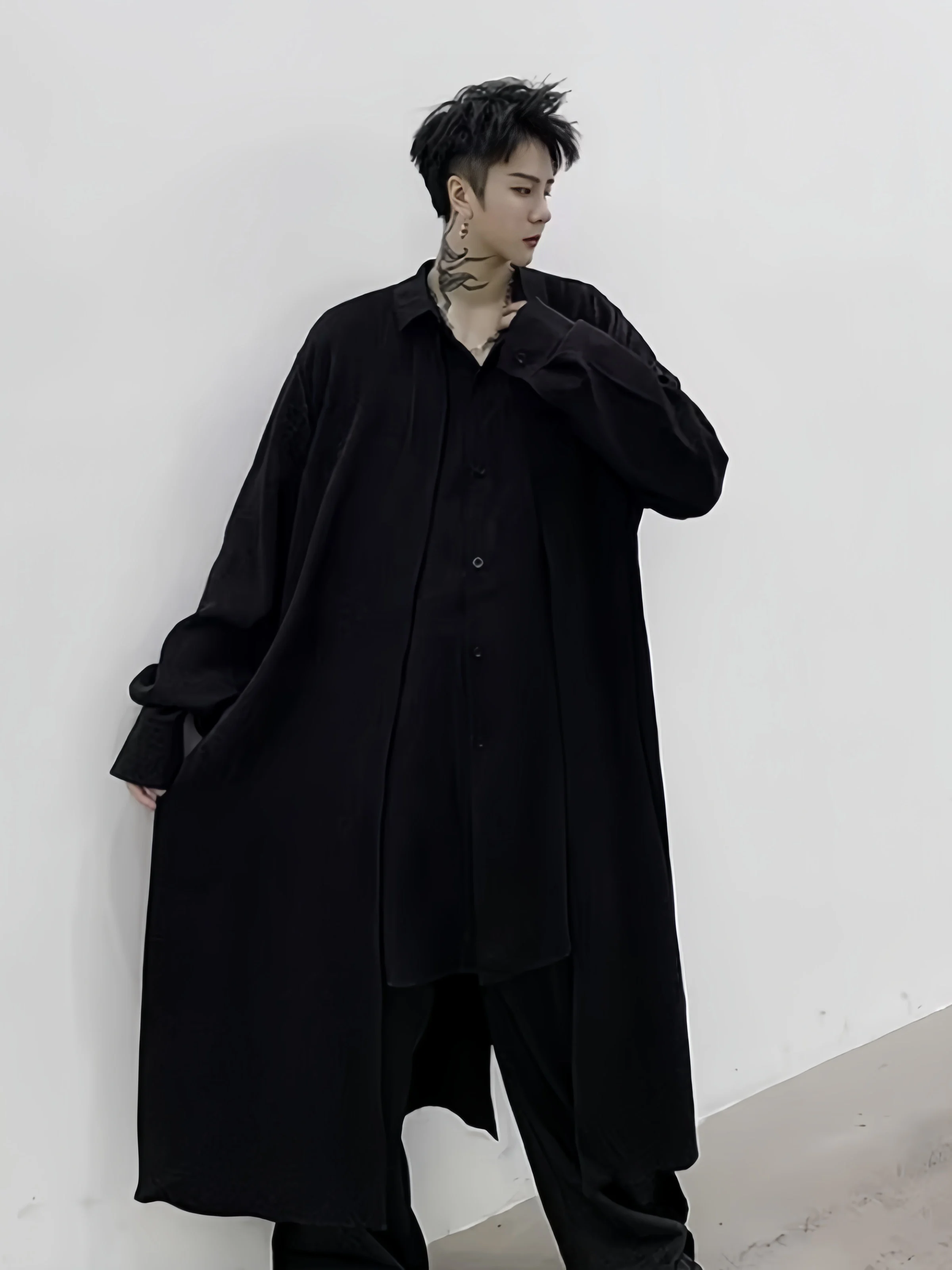 メンズファッションアプリで選ぶべき、実は「暗黒風」の長袖シャツは？