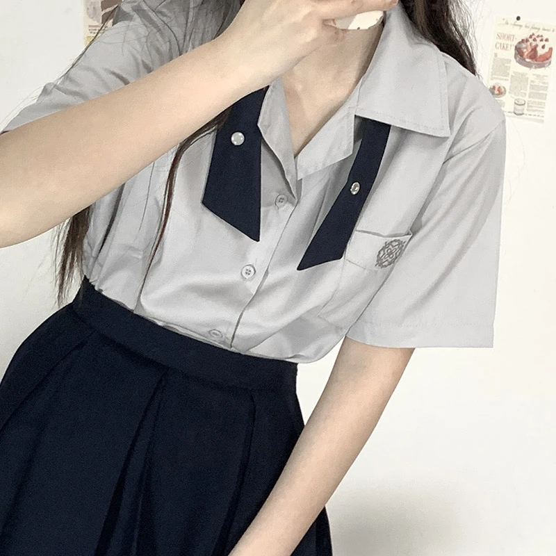 かわいい高校制服ってどう選ぶ？アイスクリームとクジラのデザインが話題なシャツの本物の魅力とは