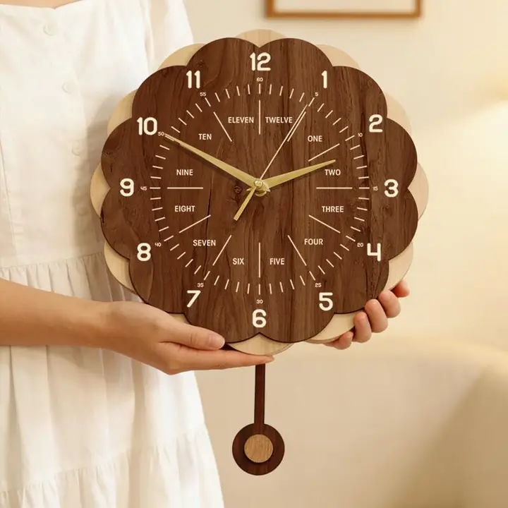 おしゃれなデザインの木製掛け時計【レトロスタイル・静音・振り子付き】