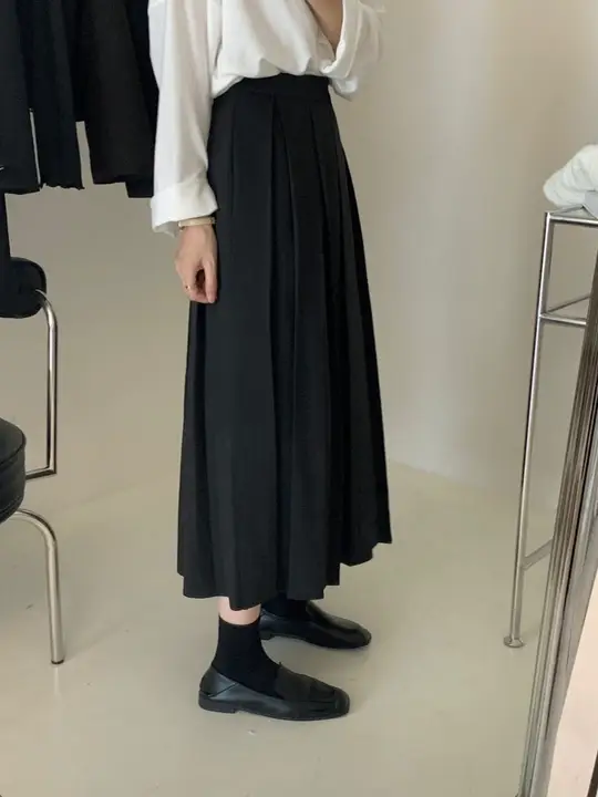 エレガントなブラックプリーツスカート【高腰・Aライン・ロング丈・秋春用】