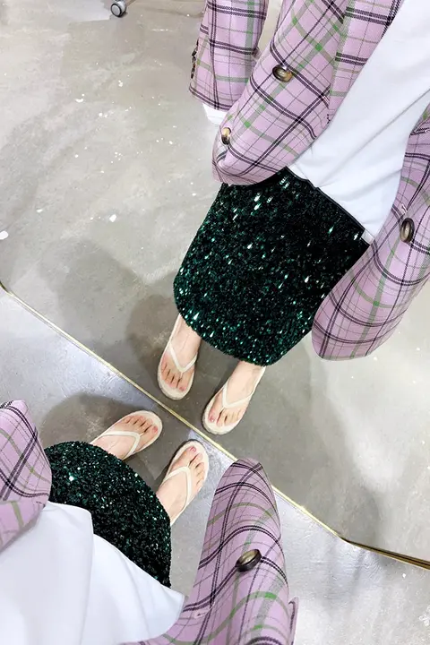 優雅なデザインの中長丈スパンコールスカート【高腰・スリット入り】