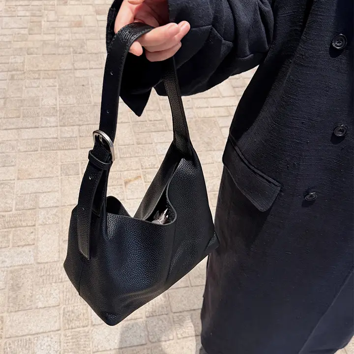 革製の女性用ショルダーバッグ【肩掛け・斜め掛け対応】