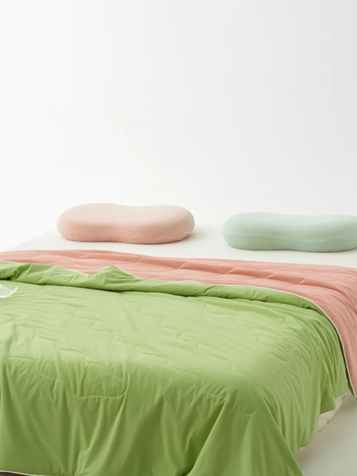 冷感ケットは夏の快適な睡眠を実現する？猫叔のスイカデザイン夏掛け布団を徹底解説