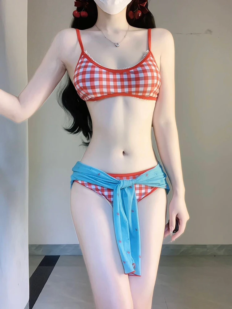 魅力的なデザインのビキニ水着：キャミソールスタイルでボリュームアップするセクシーなセットアップ対応モデル