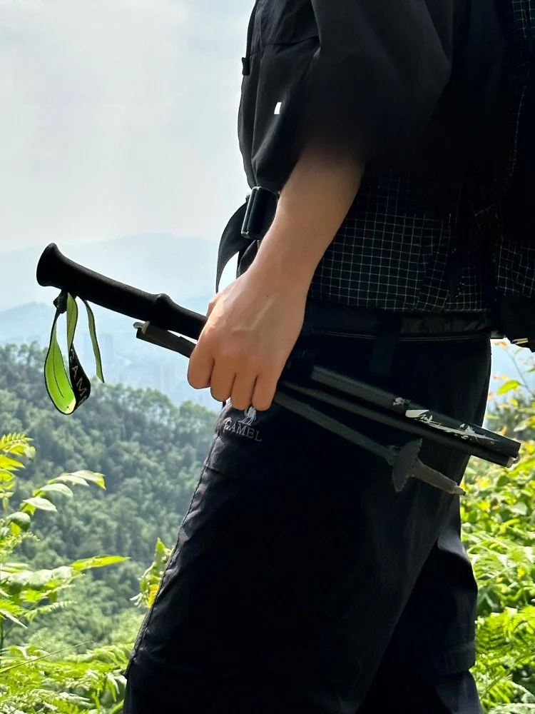軽量アルミニウム合金製伸縮式登山杖：折りたたみ設計と避震システムの実用性解析