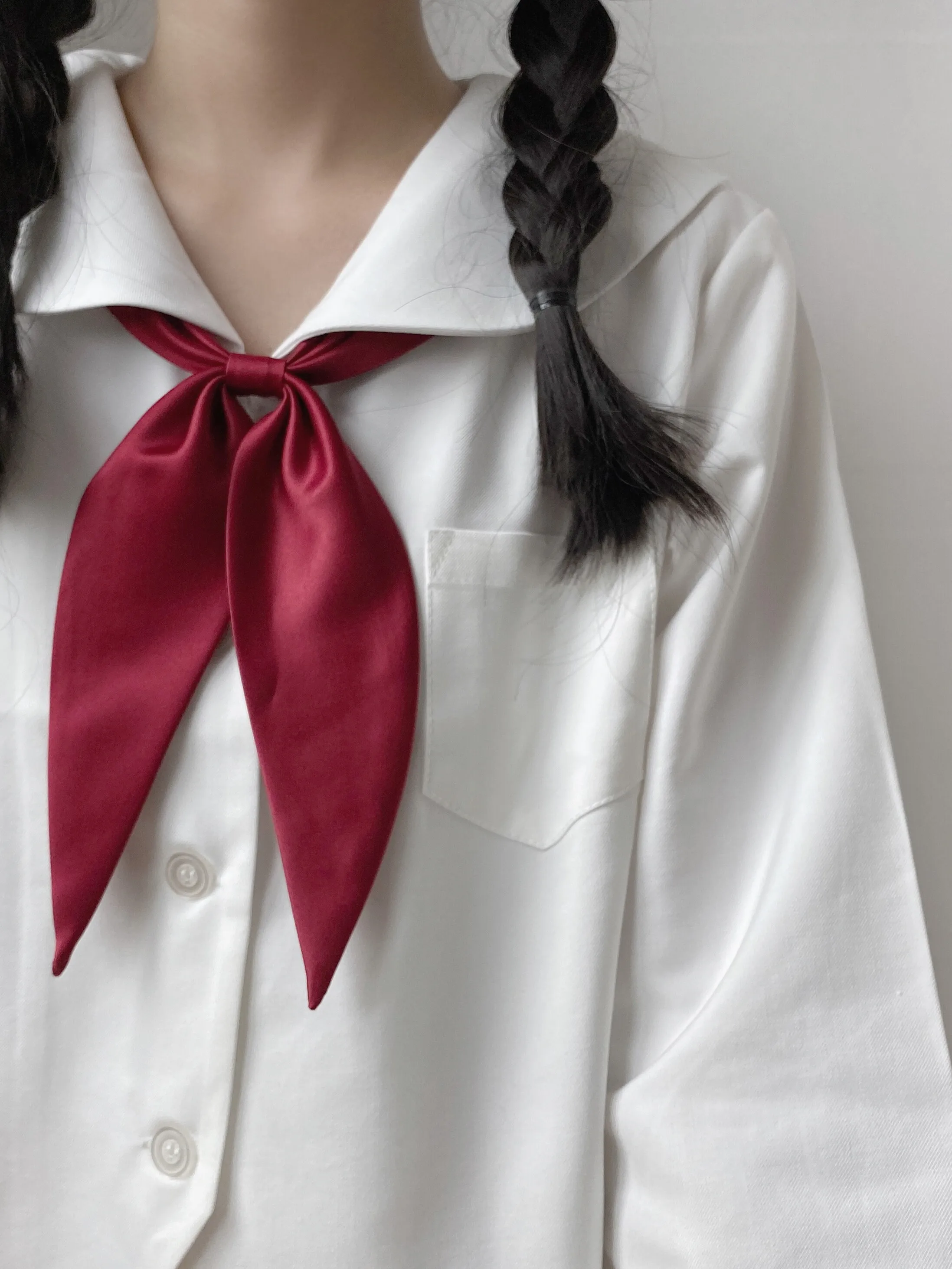 頭にバンダナ どうやってつける？無地の三角巾が通勤と日常を救う理由