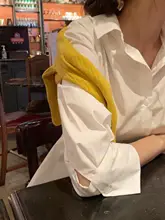 デザイン性の高い七分袖白色シャツ【ウエストシェイプ・春夏用・女性用】