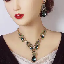 豪華なアクリルストーンネックレス＆イヤリング【結婚式用・大ぶりデザイン・女性用】（セットアップ対応）