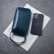 シンプルなデザインの手提げバッグ【レトロ風・女性用・スマホ対応】
