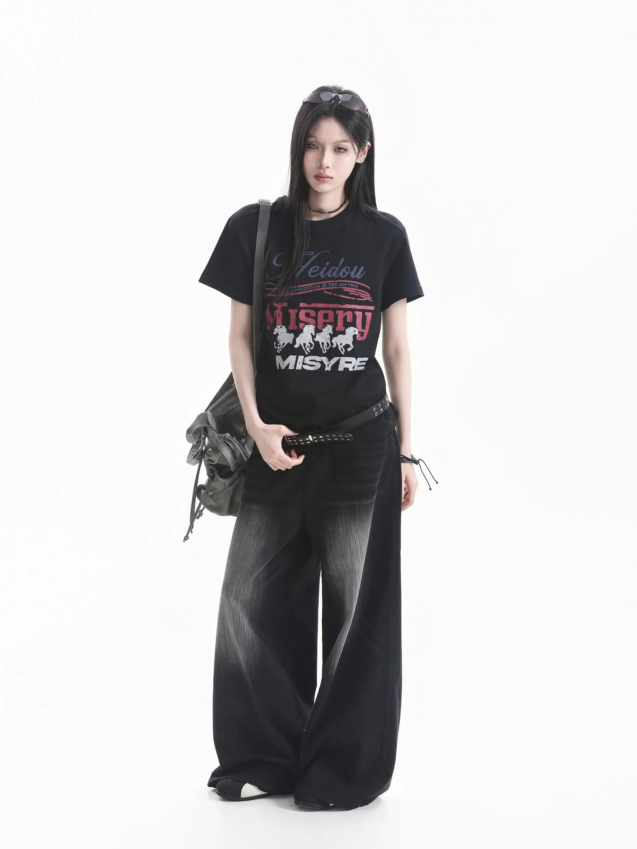 黒Tシャツの色落ちは避けられない？実は「洗い加工」が逆に美しくする理由