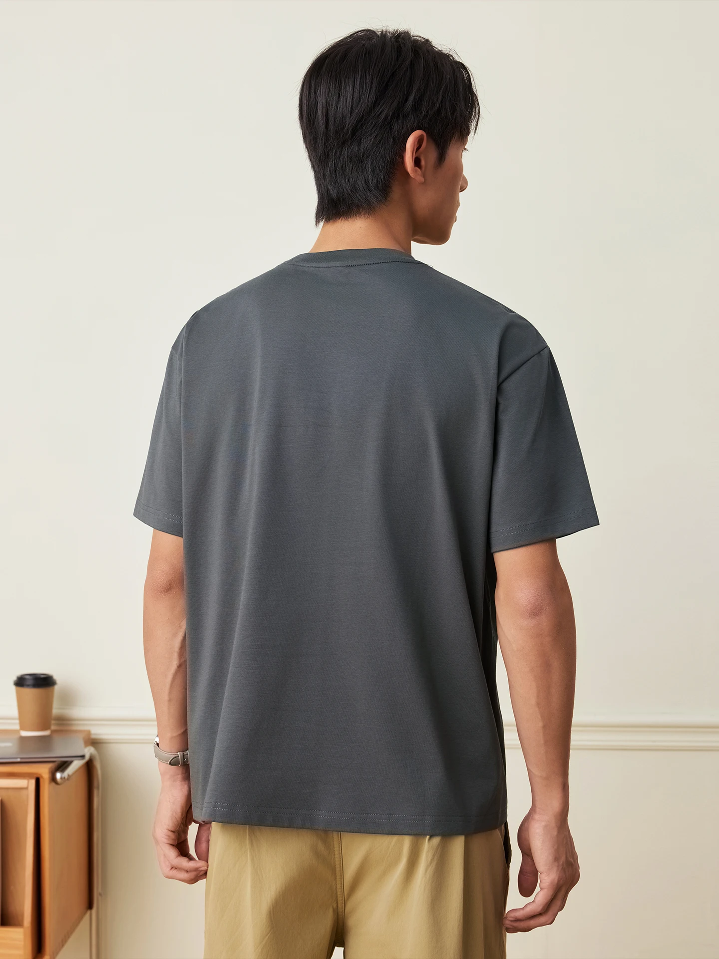 UVカットシャツは黄ばみを防げるの？涼感とデザインが融合した半袖Tシャツの選び方