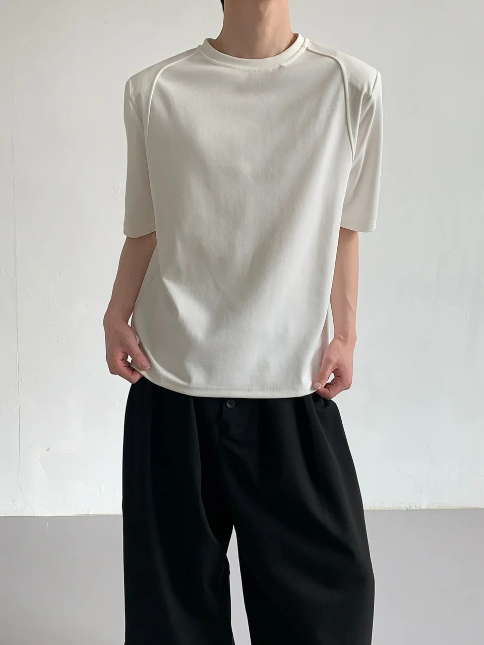 肩パッド付きTシャツで通勤スタイルを一気にアップできるの？